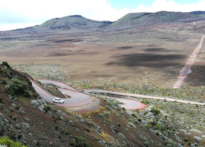 sur-la-route-du-volcan-piton-de-la-fournaise-la-reunion-jpg
