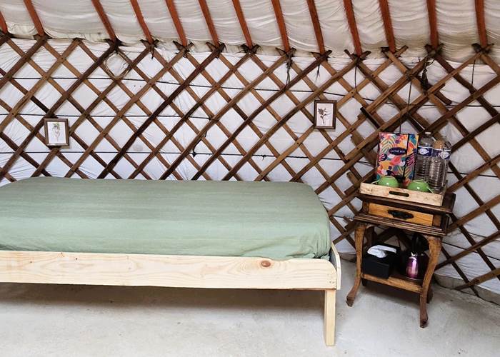 Lit simple de la Petite Yourte