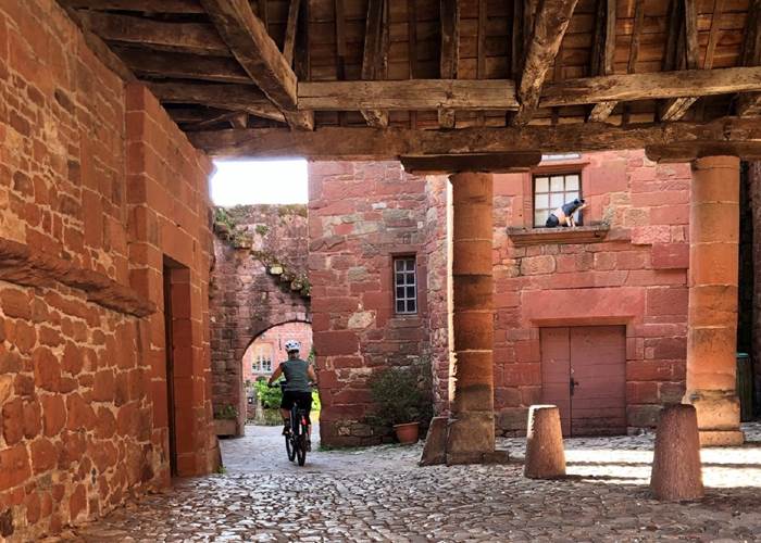 Bicyclette   dans Collonges la Rouge
