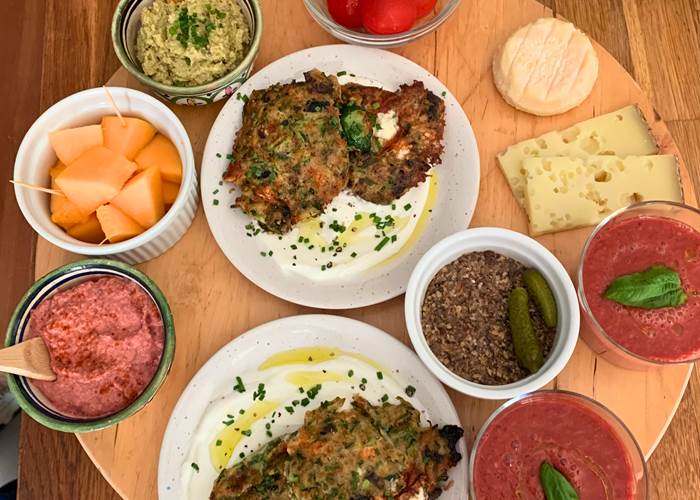 Nos planches, galettes de tomates aux herbes, terrine de champignons
