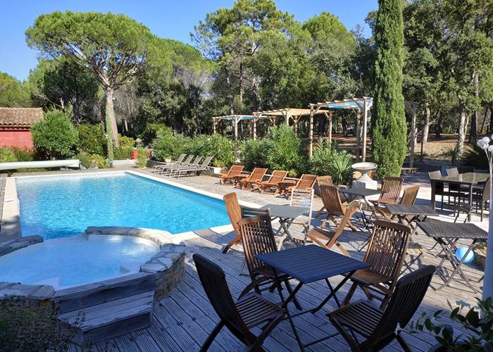 Aménagement autour de la piscine