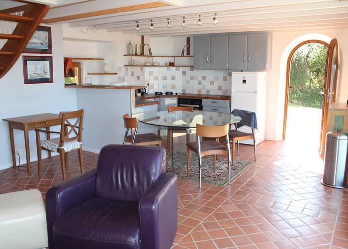 Un séjour salon cuisine très lumineux