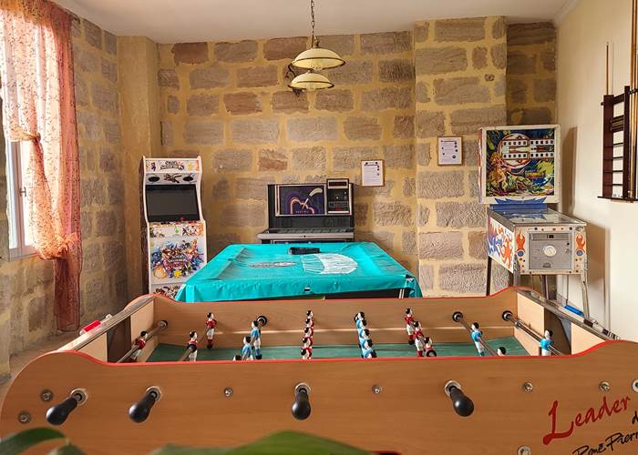 Salle de gaming au repos-page