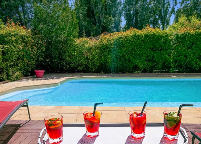 Au bord de la piscine