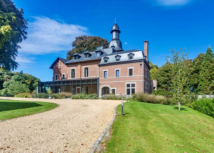 The castle (front view)