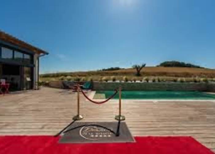 gîte, location de vacances, hébergement touristique, séjour, nuitée, maison de vacances, Lias, Bonrepose-sur-l'Aussonnelle, 32, Occitane, GERS, proche de forêt, centre-ville, pleine campagne, wifi, fibre optique, piscine jardin clos, terrasse, parking gratuit, cuisine équipée, barbecue, cheminée, climatisation, draps fournis, lave-linge, TV, Famille, groupe, grande capacité, 40 couchages, enfants bienvenus, séminaire, cousinade, randonneurs, amis, terrain de rugby, écrin d'amour , charme, authentique, luxe, insolite, calme, détente, nature, éco-responsable, durable, rénové, ancien, vue panoramique, atypique