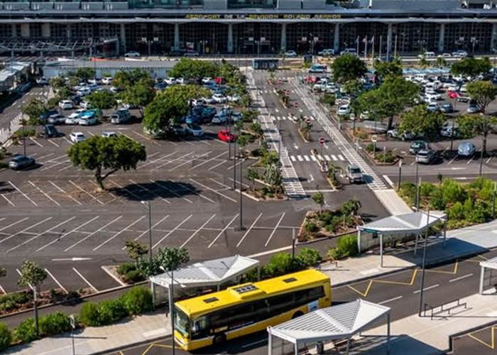Transports en commun Car Jaune et bus Citalis pour rejoindre la maison d'hôtes L'ESCAPADE BELLEPIERRE à Saint-Denis"