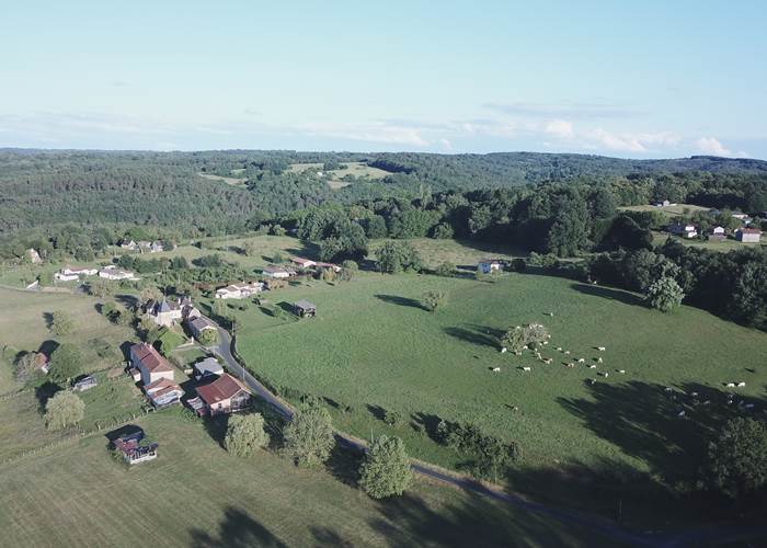 DOMAINE DU CHAMP DE L'HOSTE - Le village de Larzac 24170 - Dordogne - Vue du ciel.