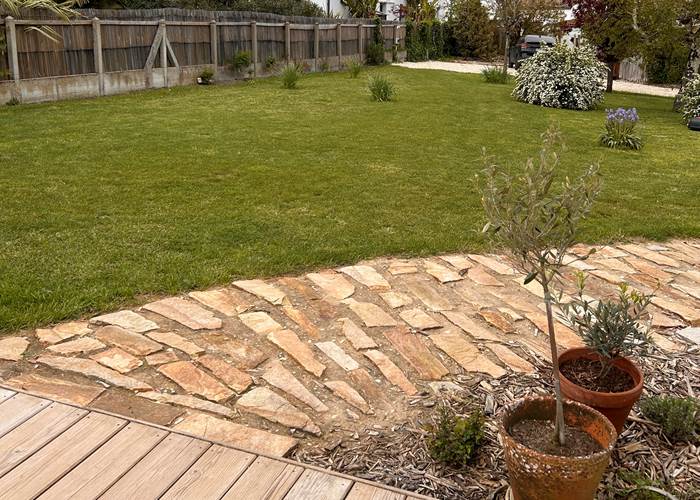 Vue du jardin depuis la terrasse