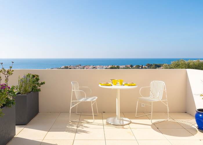 Terrasse vue mer méditerranée chambre rouge