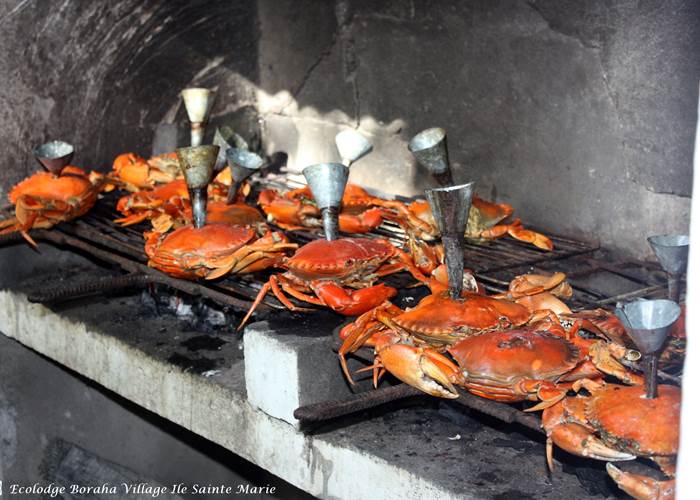Cuisson Crabe à l'Entonnoir Boraha Village Ile Ste Marie Madagascar