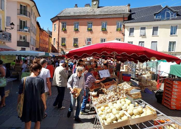 Le marché provençal d'Embrun
