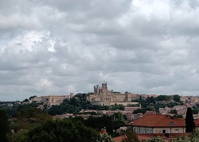 Béziers vu des 9 écluses de Fonseranes