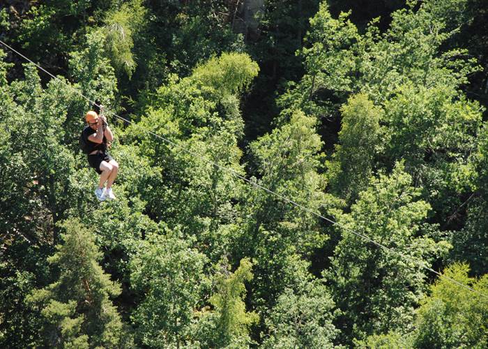 Les Chalets de la Margeride: Belle descente en tyrolienne