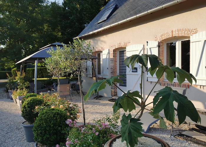 suite-de-l-atelier-avec-living-les-exterieurs-la-verrerie-d-ivoy