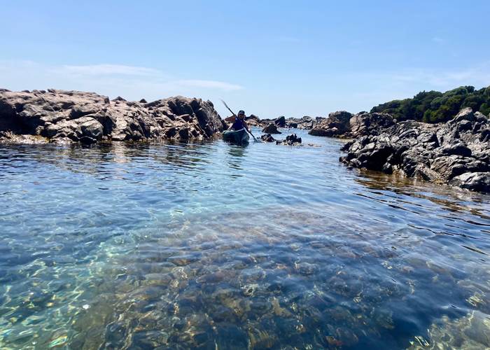 abbartello kayak Corse devant una stonda et la crique