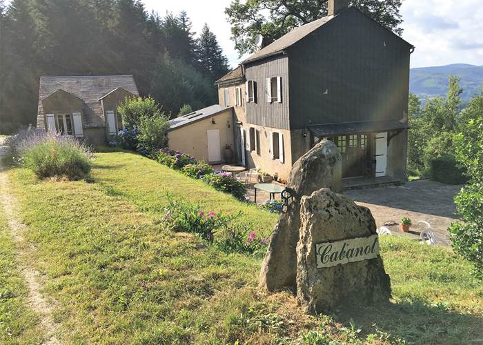 Deux des trois bâtiments