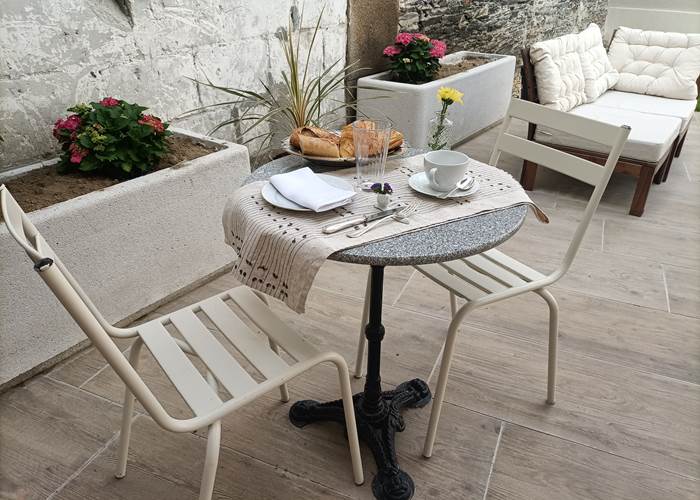 Villa Buffon Angers petit déjeuner en terrasse