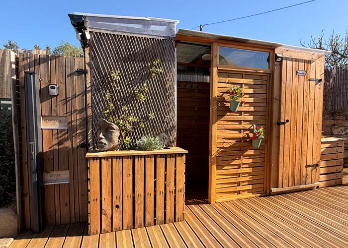 Sanitaires à 2m du dôme sur la terrasse