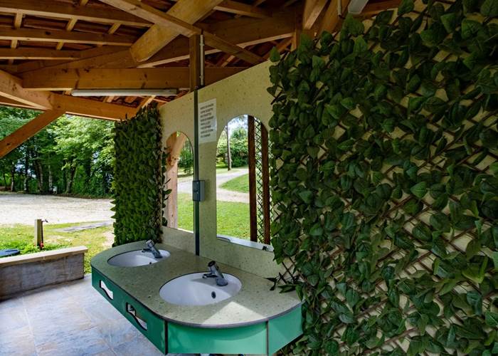 Le bloc sanitaire vu de près