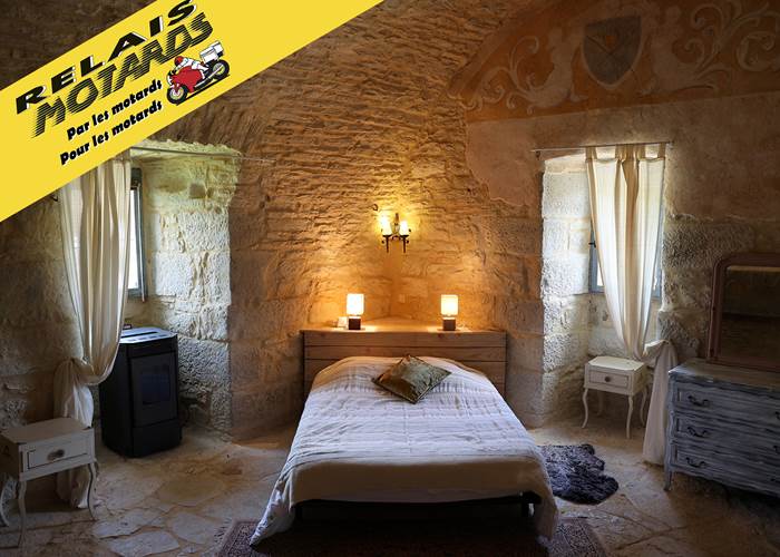 Accueil de groupe motard au Château de Saint-Chamarand : chambre et table d'hôtes dans le Lot.