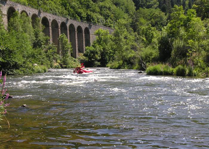 Canoë kayak dans les gorges de l'Allier