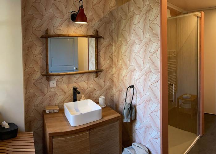Salle de bain duplex-douche 90x90 - WC - Lavabo - Séche-cheveux