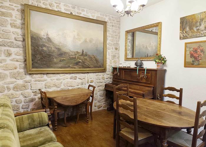 Salle petit déjeuner offert
