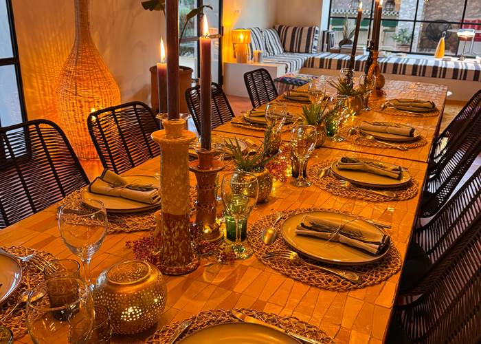 repas-convivial-table-dhotes-page