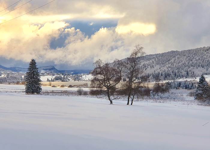 Skis aux pieds en direction des Rousses