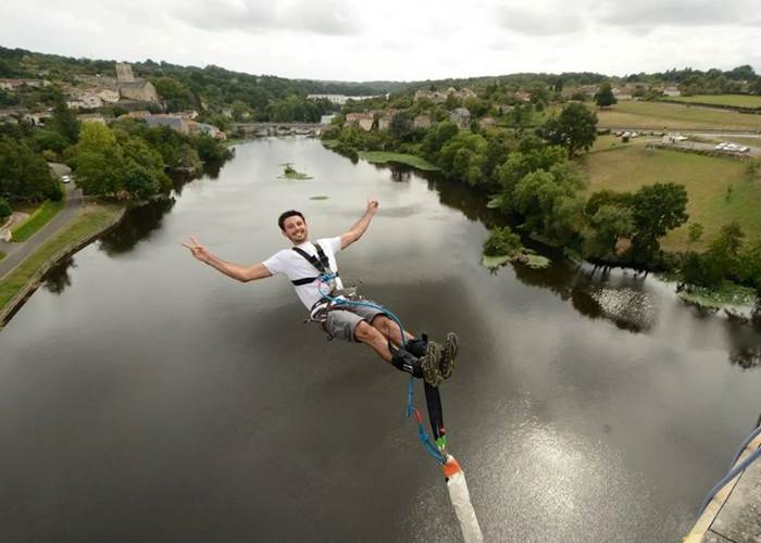 Saut à l'élastique à l'Isle Jourdain dans la Vienne
