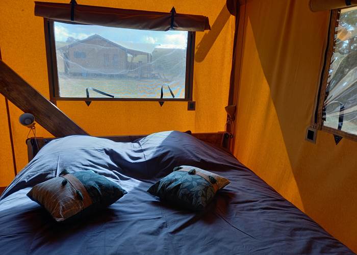 Glamping ecolodge Sunset Hitton Séjours Nature chambre avec lit queen size