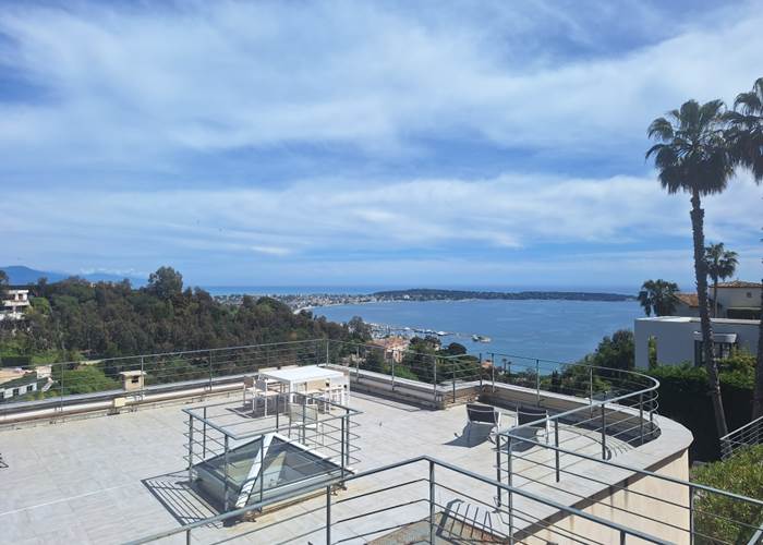 Toit-terrasse pour apéritif avec vue mer