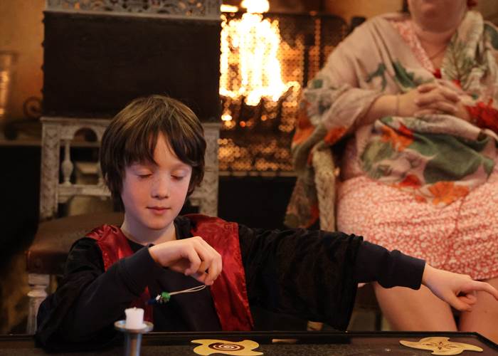 Animations et soirées jeux dans le grand salon du Château de Saint-Chamarand