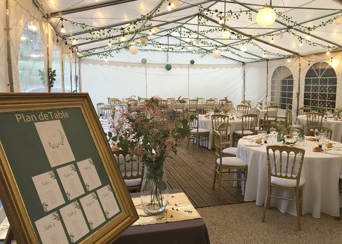 Repas de mariage sous chapiteau
