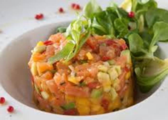 Taratre de saumon frais mangue et avocat