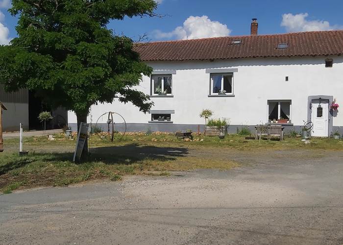 Maison d'hotes avec etang en plein nature