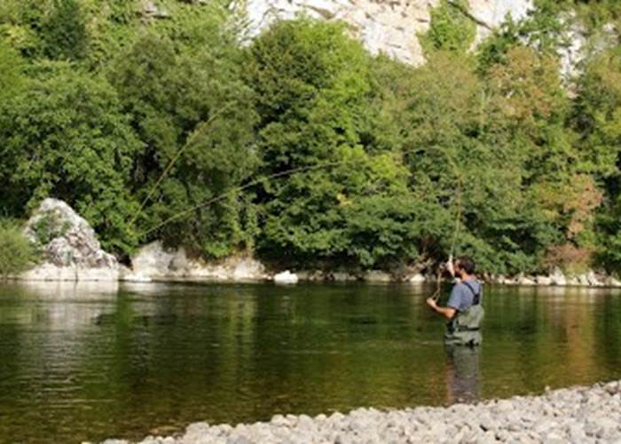 pecheur_alamouche_riviere_dordogne