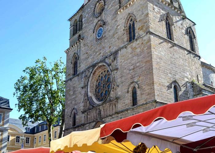 Marché de Cahors, place de la Cathédrale