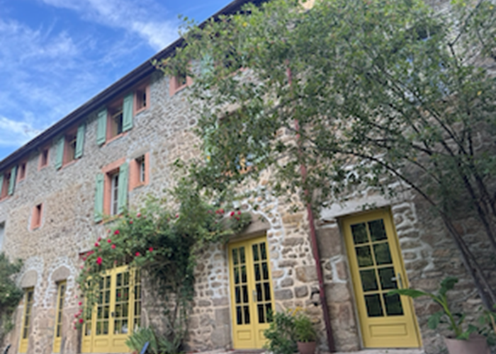 O Moulin du Fieux - Terrasse avec accès aux salles