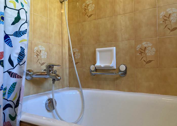 Salle de bains et wc séparés à l'étage