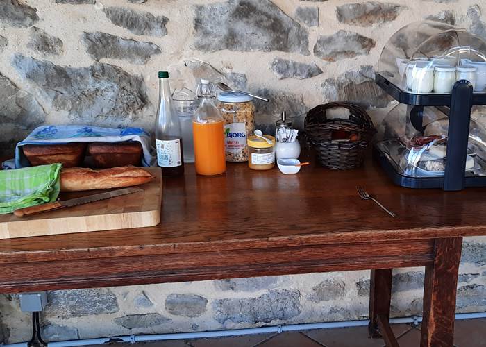 Petit-déjeuner local et maison