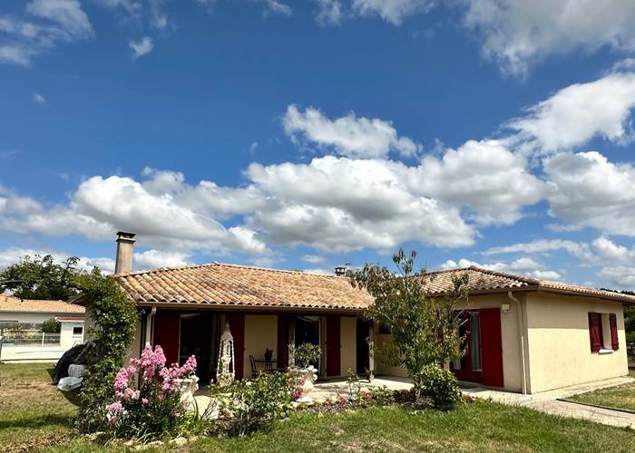 façade-maison-jardin-exterieur-mas-des-anges_soussans-margaux.jpg