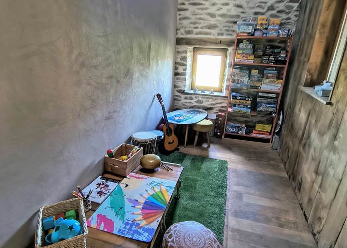 salle-jeux-famille-enfants-gite-centres-aveyron-saisonnee.jpg