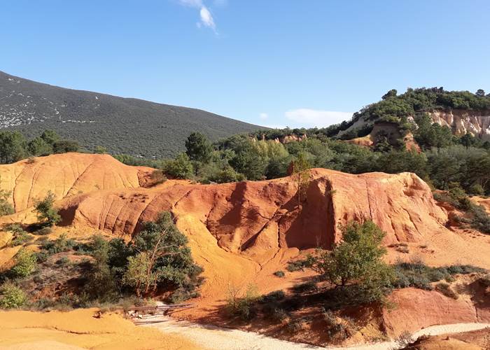 Les ocres du Colorado Provençal à Rustrel près de Saint-Saturnin les Apt