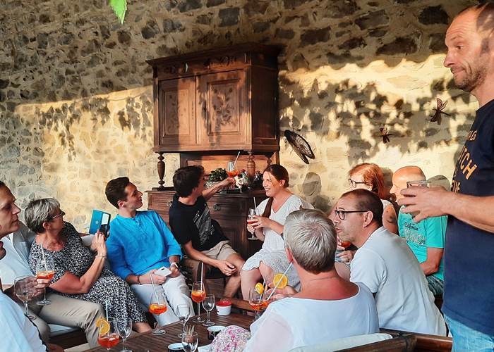 Ambiance conviviale lors de la table d'hôtes du Coq du Nord -Mailhac