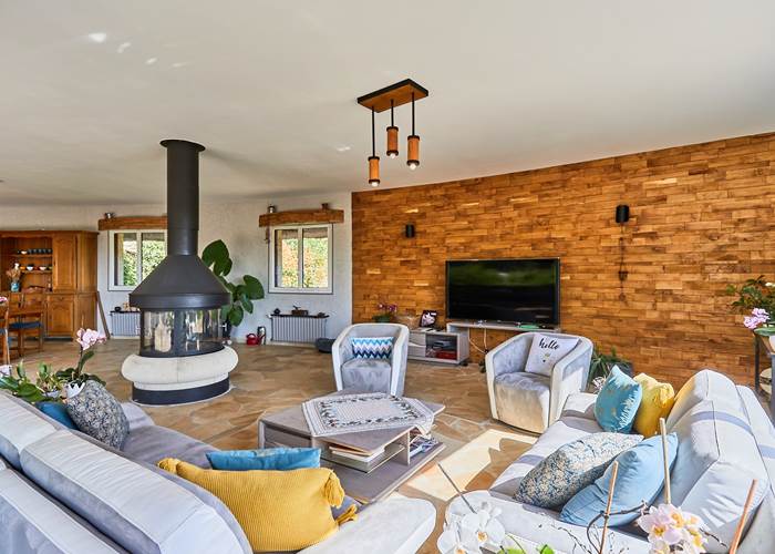 les bois de saint Auvent le salon-page