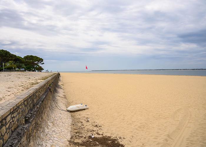plage calme du bassin
