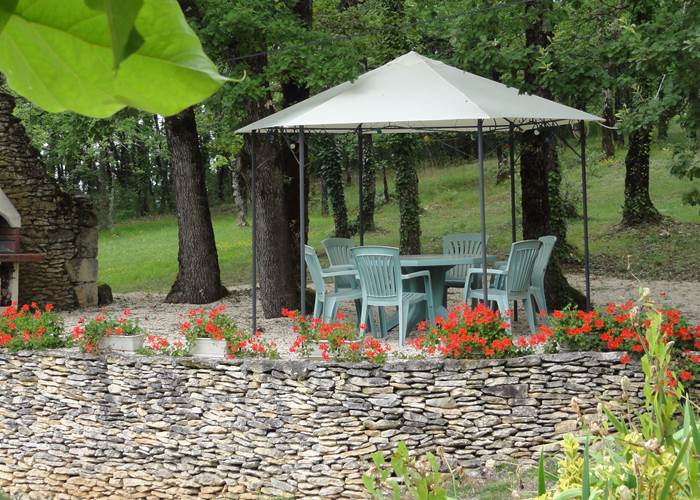 gazebo chambres d'hotes feuillantines dordogne