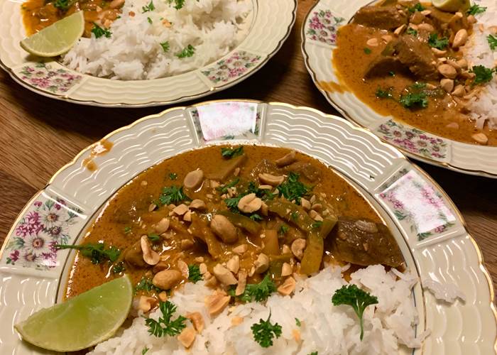 Curry rouge de seitan et cacahuètes
